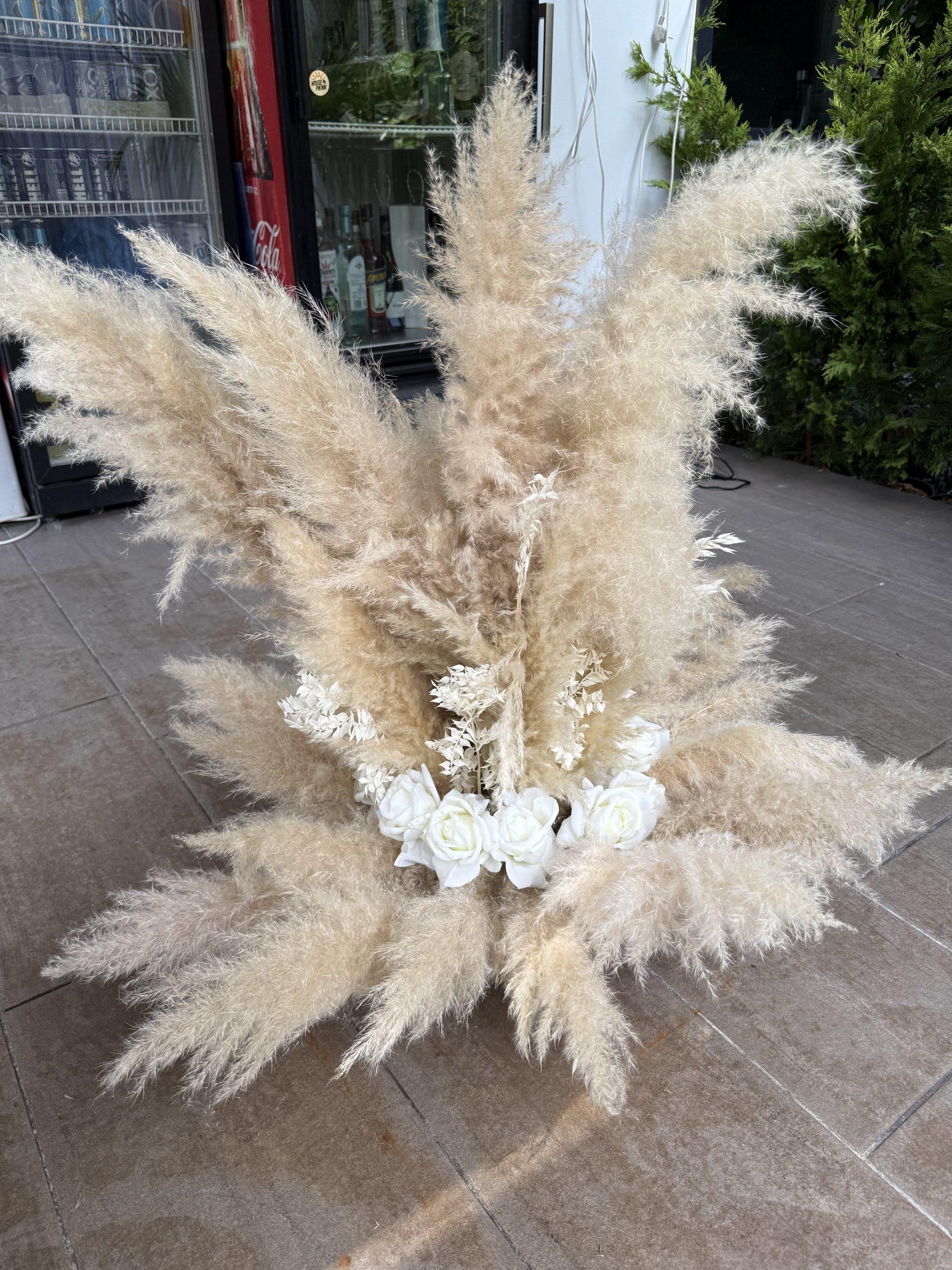 Asztali dekorációk és pampafű