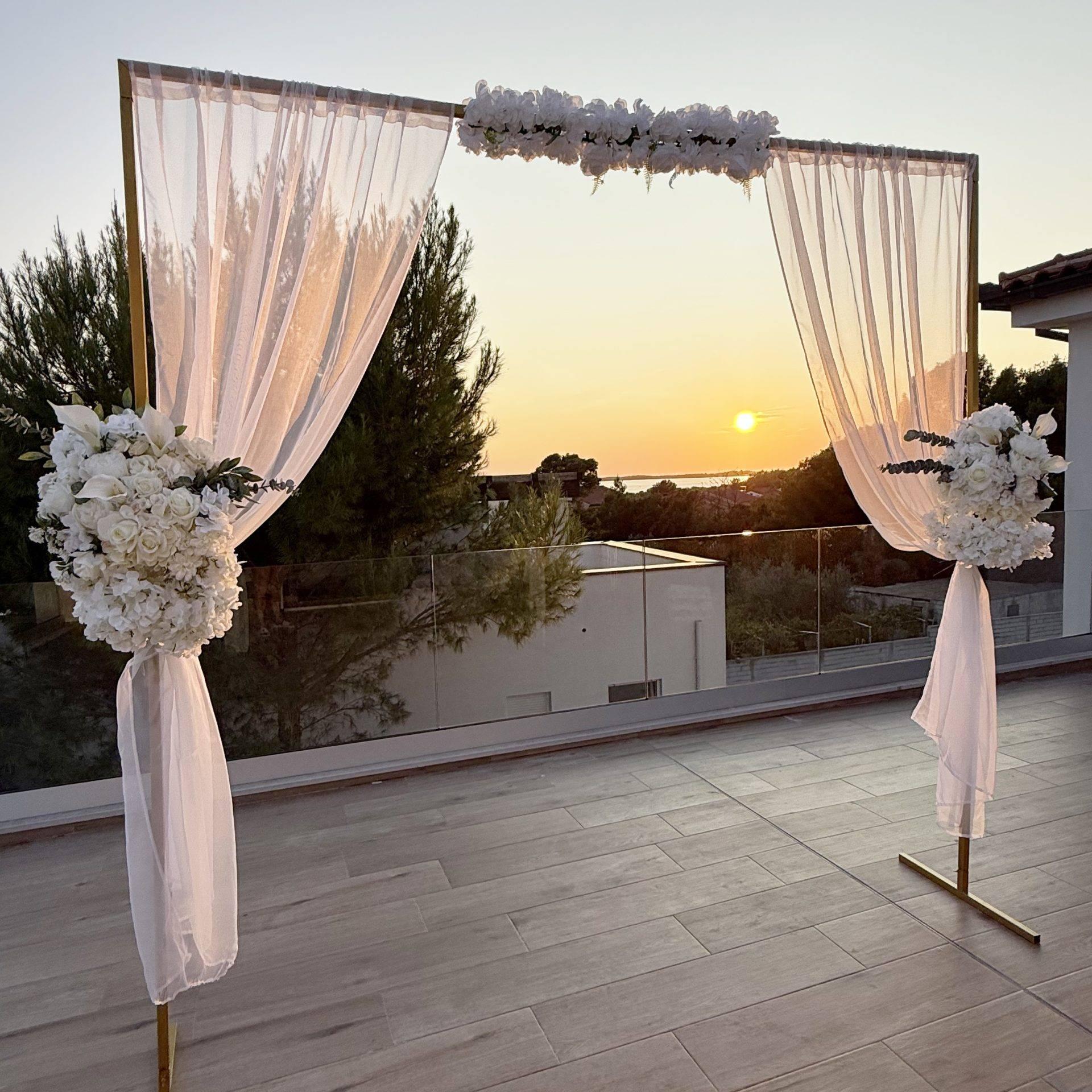 Szögletes boldogságkapu