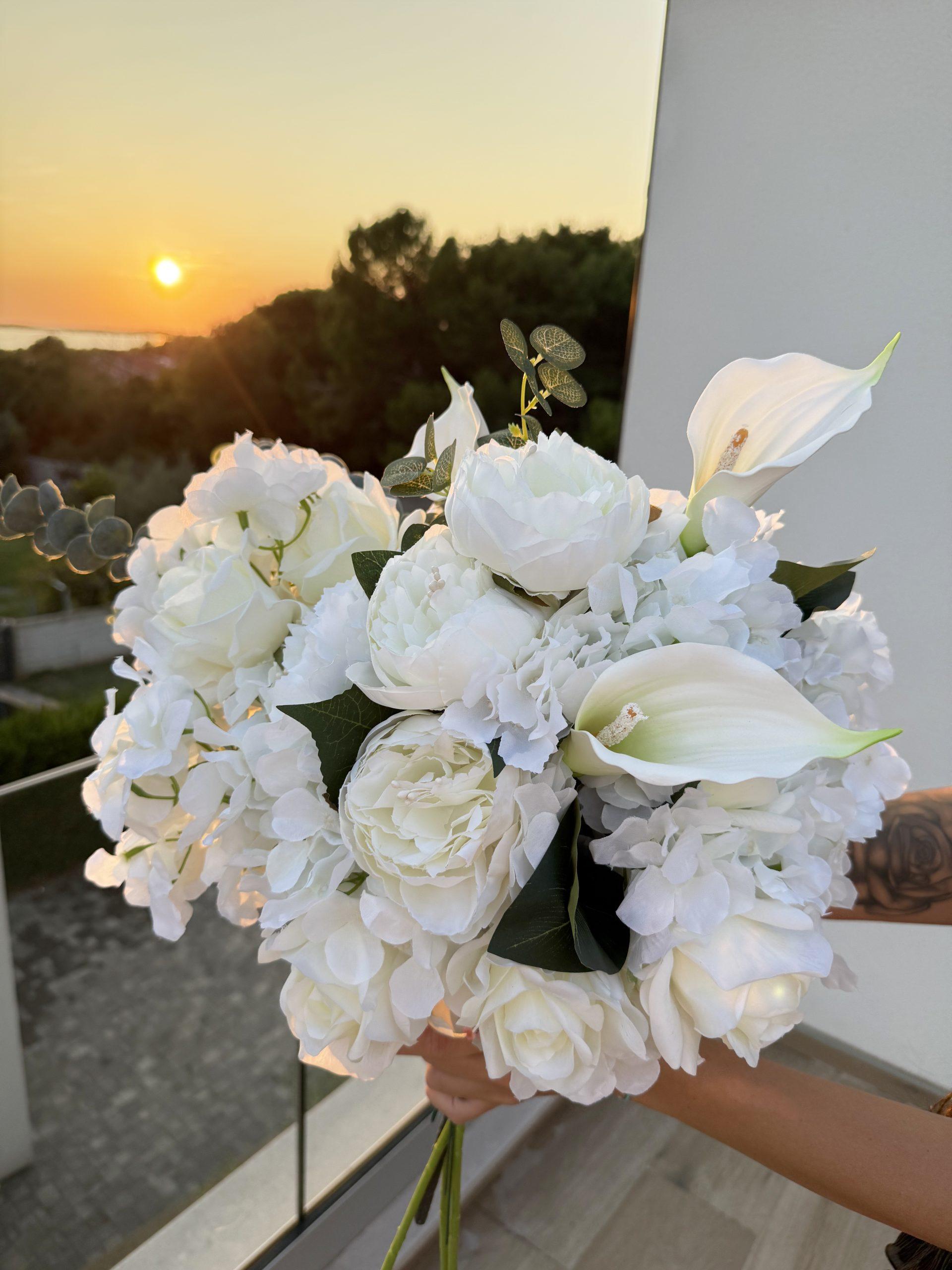 Fehér művirágcsokor