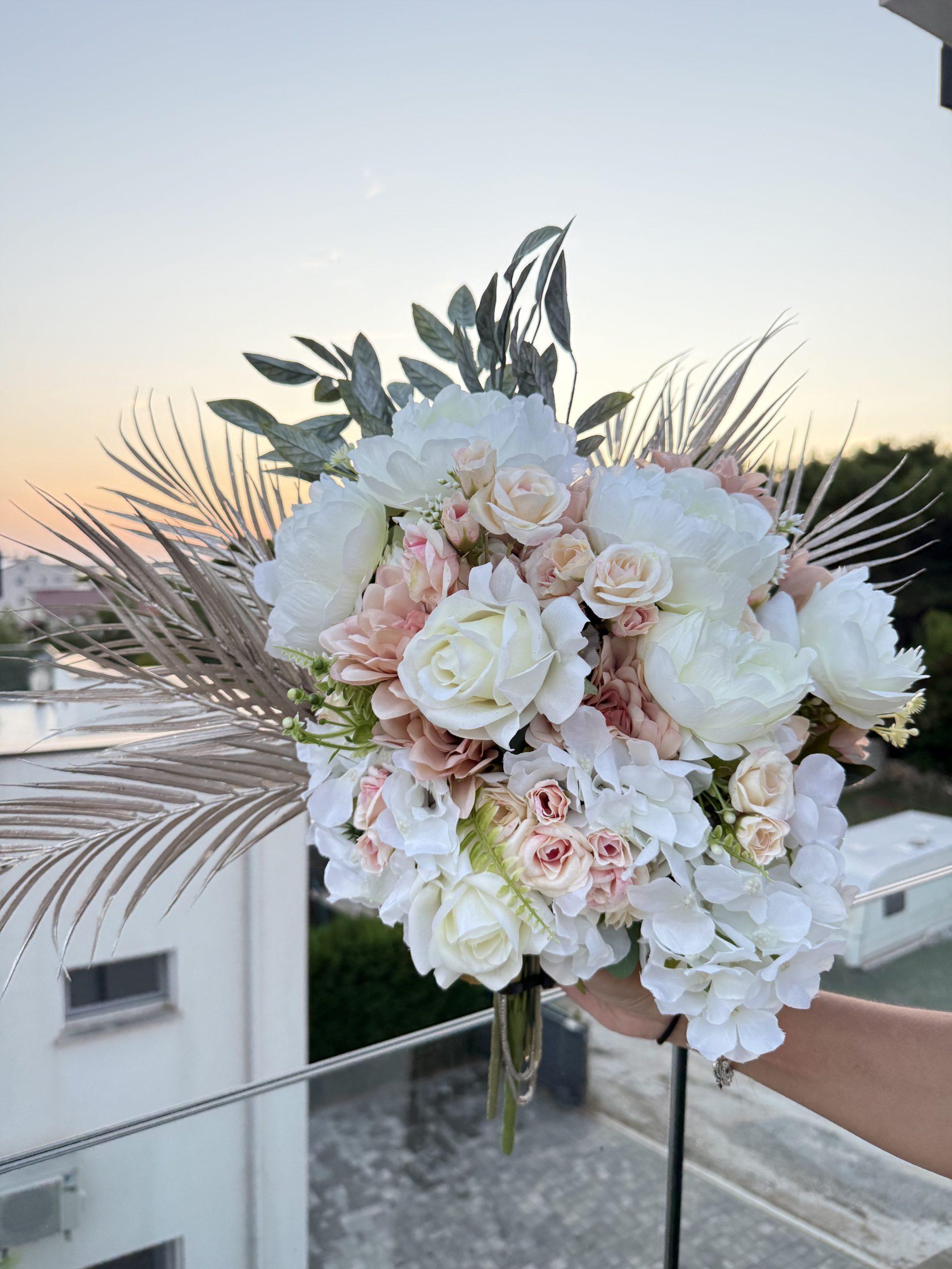 Bézs művirágcsokor